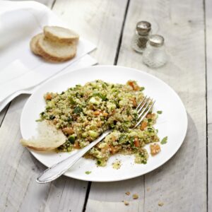Quinoa-Salat mit Zucchini und Moehren_013